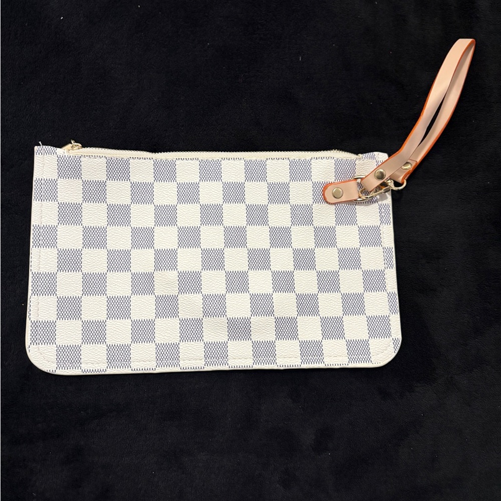 Checkered pouch
